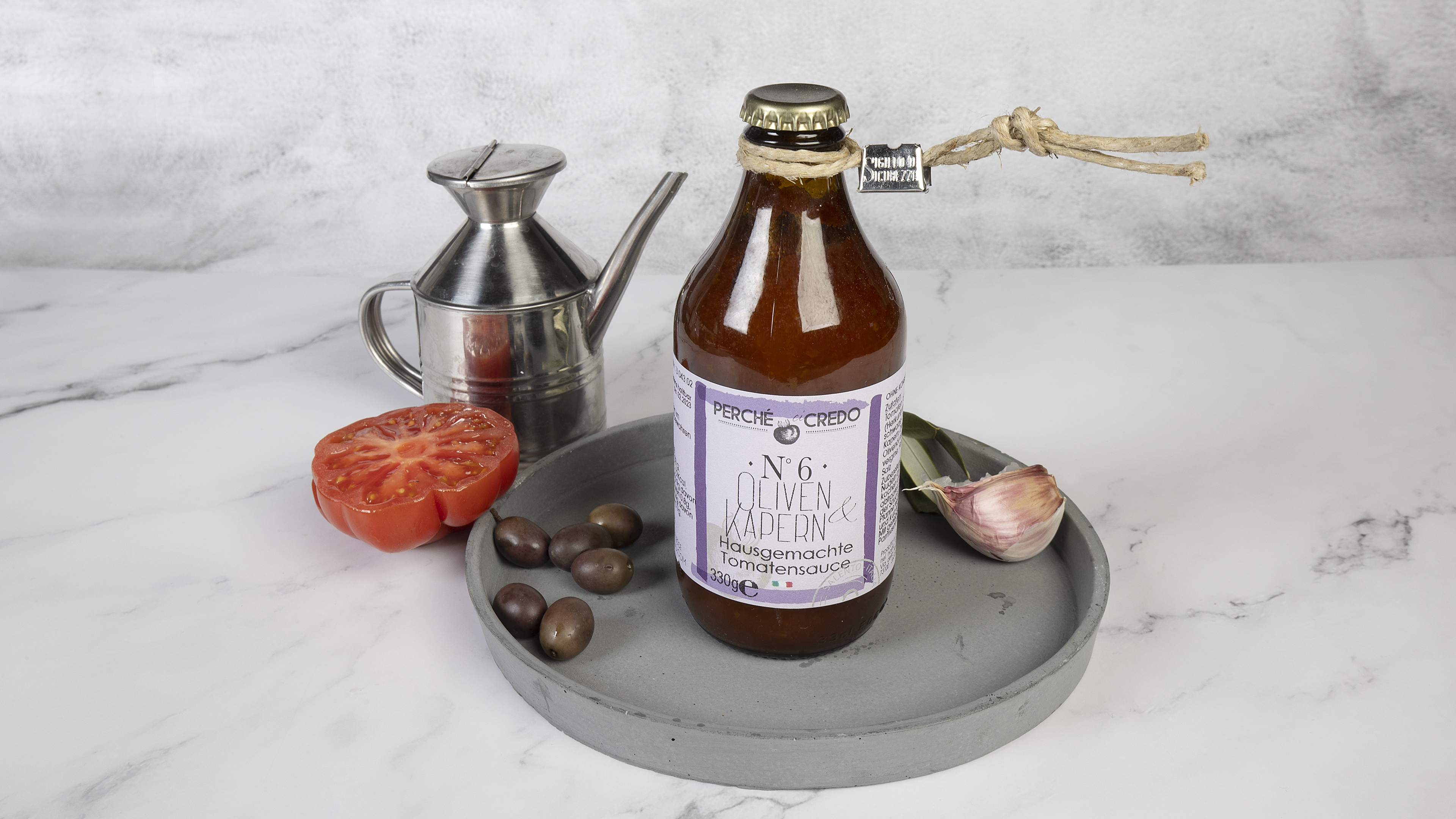 Salsa Casareccia mit Oliven und Kapern